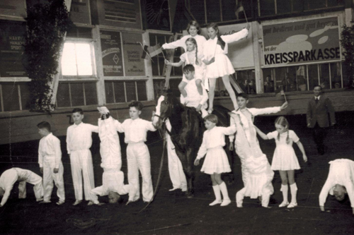 pm-forum-digital-01-2022-kurioses-rund-ums-voltigieren-1952