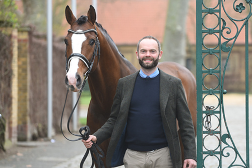 Dr. Felix Austermann mit ZOOM (c)NRW Landgestüt,Frerich (2) zg